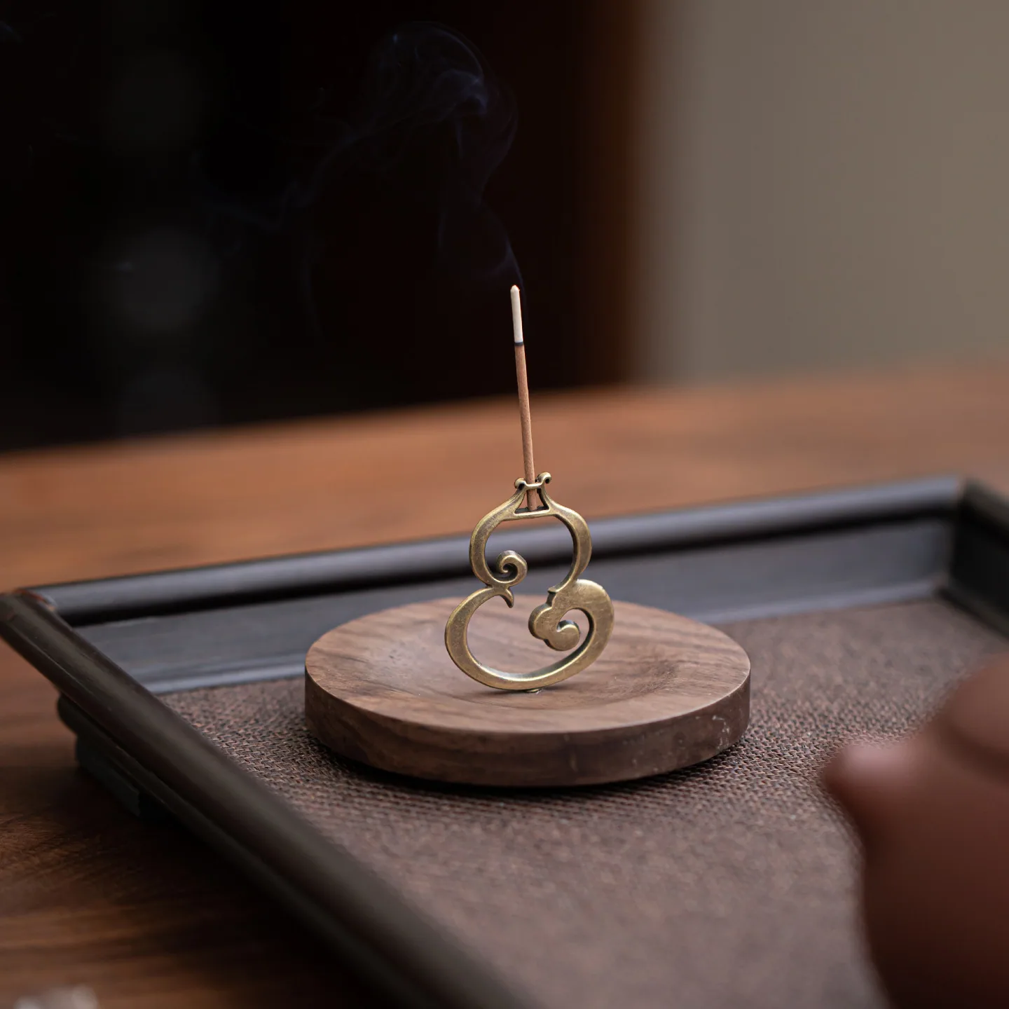 Walnut Cloud Incense Holder: verified detail view of the selected configuration