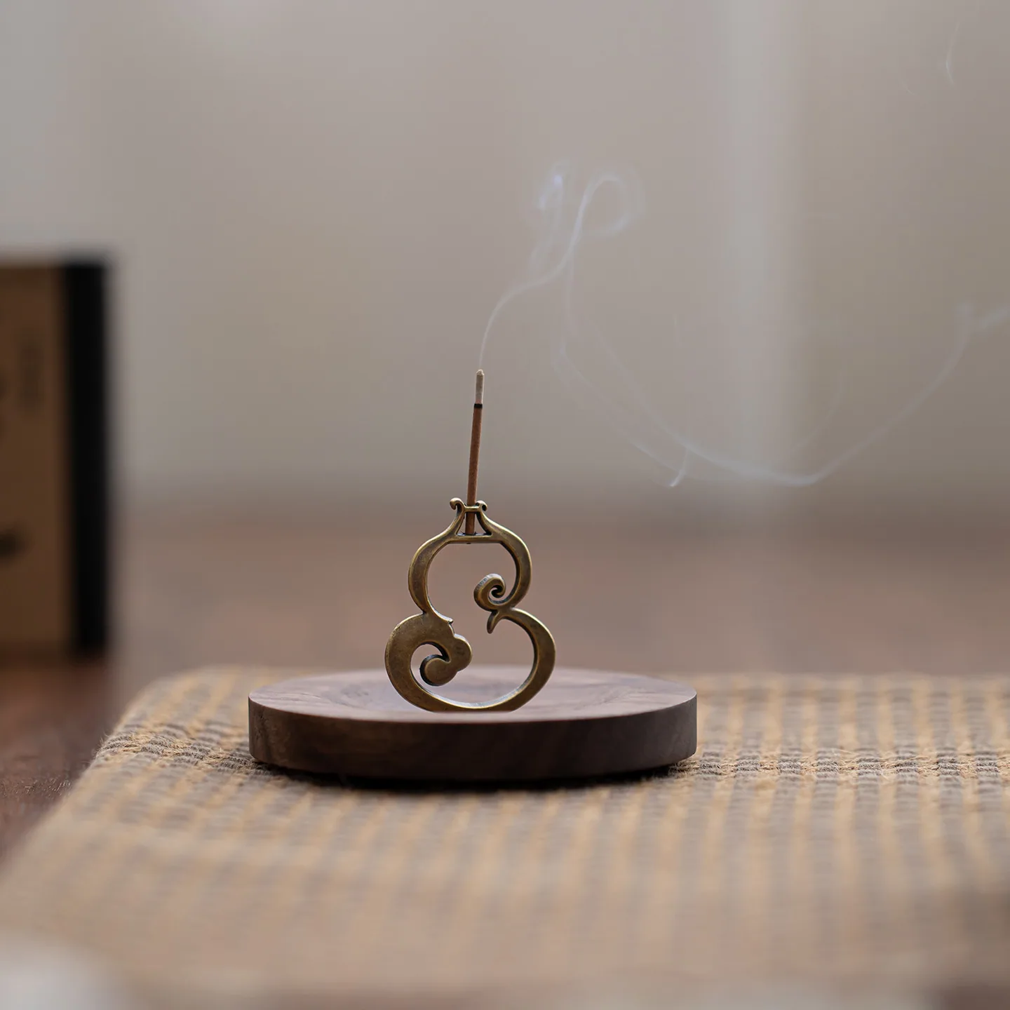 Walnut Cloud Incense Holder: verified use view of the selected configuration