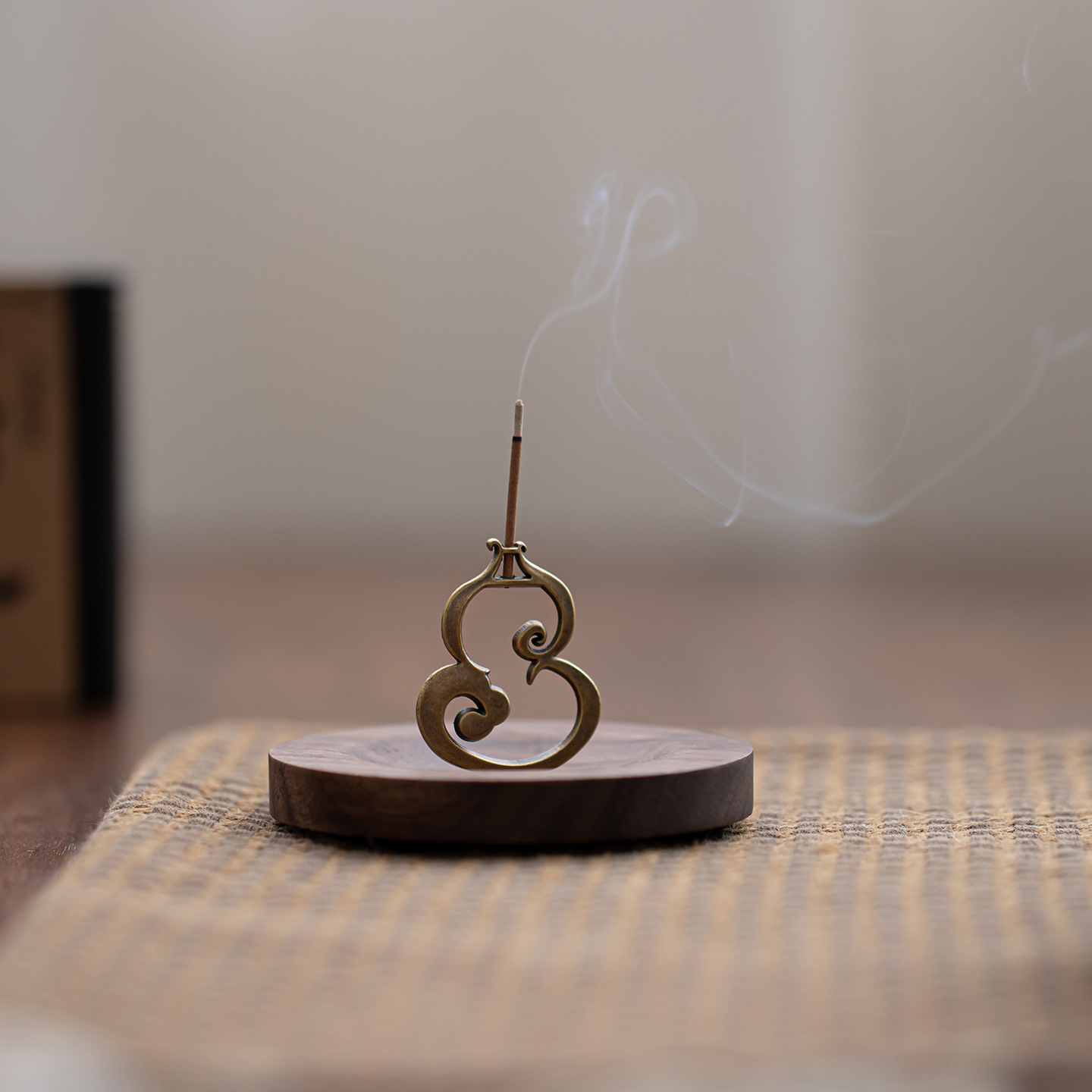 Walnut Cloud Incense Holder: verified use view of the selected configuration
